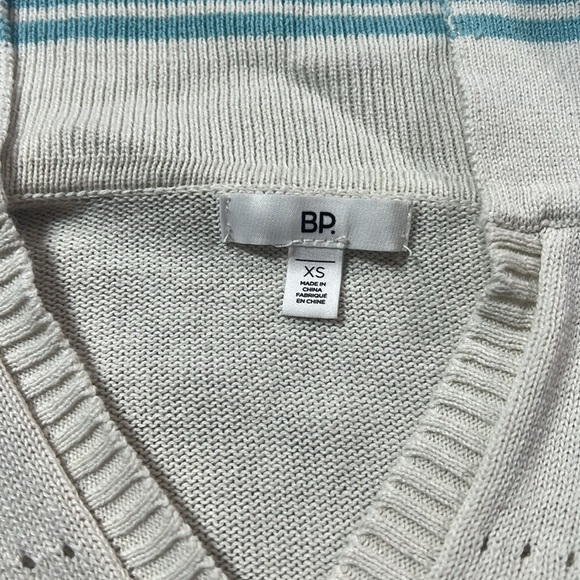 BP v neck cropped sweater size XS - Picture 3 of 7